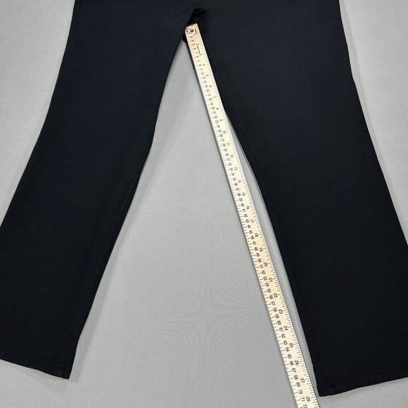 Chico’s Pants Women's 2.5 Short US 14 Black So Slimming Trousers Measure 35x28 - Picture 7 of 12